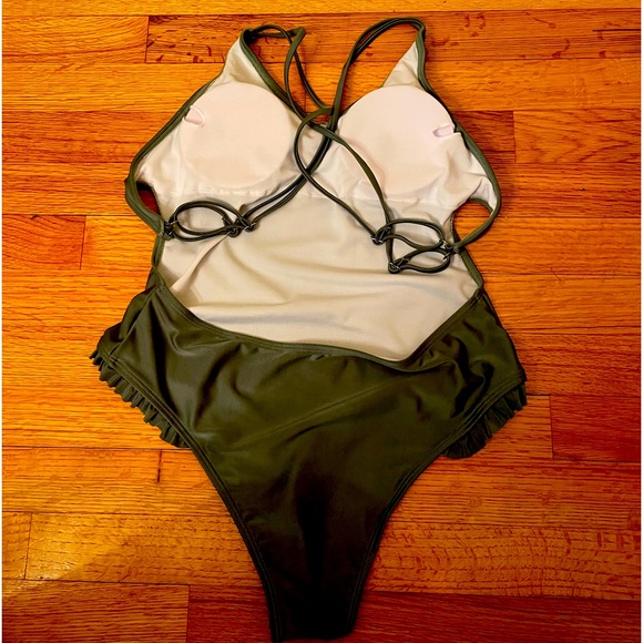 BIKINI LIFE - Picture 3 of 7